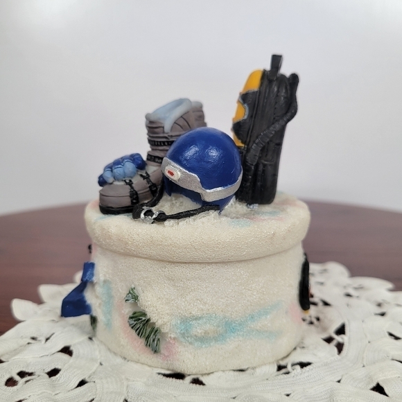 Vintage A. Richesco Corp Resin 3D Skiing Trinket Box 1980s Rare unique - Picture 5 of 17